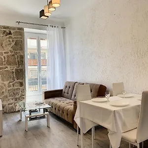 https://2-bedrooms-partment-nice-port-with-parking.fr-provencehotel.com